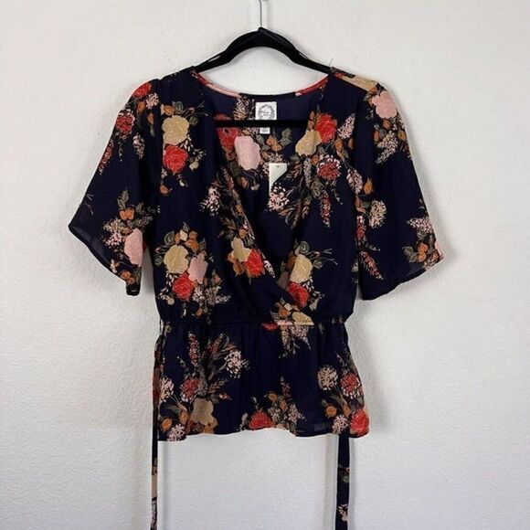 Blue Rain Francescas NWT Blue Peplum Scalloped Trim Floral Wrap Blouse Medium - Picture 2 of 12
